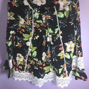 Cotton Blouse with trim.